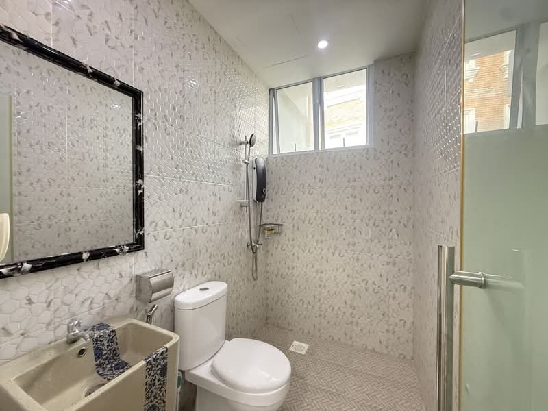 Tessensohn Coliving spacious Master bedroom, Tessensohn road, Room Rental, 400 sqft, Conservation House For Rent, by Yvonne Chua, 500169638 - Bathroom - PropertyGuru.com.sg