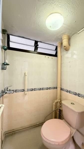 154 Mei Ling Street, 154 Mei Ling Street, 2 Bedrooms, 721 sqft, HDB Flat For Sale, by James Yeo, 500169641 - Bathroom - PropertyGuru.com.sg