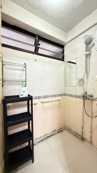 154 Mei Ling Street, 154 Mei Ling Street, 2 Bedrooms, 721 sqft, HDB Flat For Sale, by James Yeo, 500169641 - Bathroom - PropertyGuru.com.sg