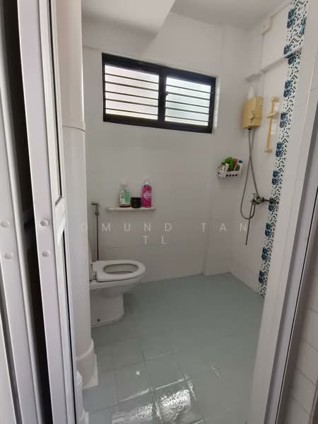 109 Bukit Purmei Road, 109 Bukit Purmei Road, 2 Bedrooms, 796 sqft, HDB Flat For Sale, by Edmund Tan TL, 500169646 - Bathroom - PropertyGuru.com.sg