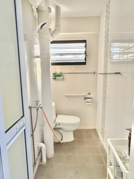 853 Woodlands Street 83, 853 Woodlands Street 83, 3 Bedrooms, 1,119 sqft, HDB Flat For Rent, by Robin Lim, 500169650 - Bathroom - PropertyGuru.com.sg