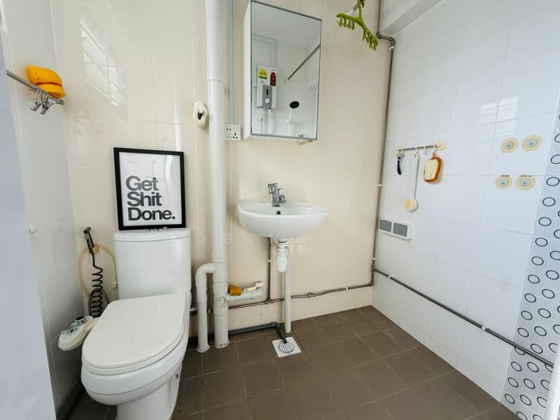 853 Woodlands Street 83, 853 Woodlands Street 83, 3 Bedrooms, 1,119 sqft, HDB Flat For Rent, by Robin Lim, 500169650 - Bathroom - PropertyGuru.com.sg