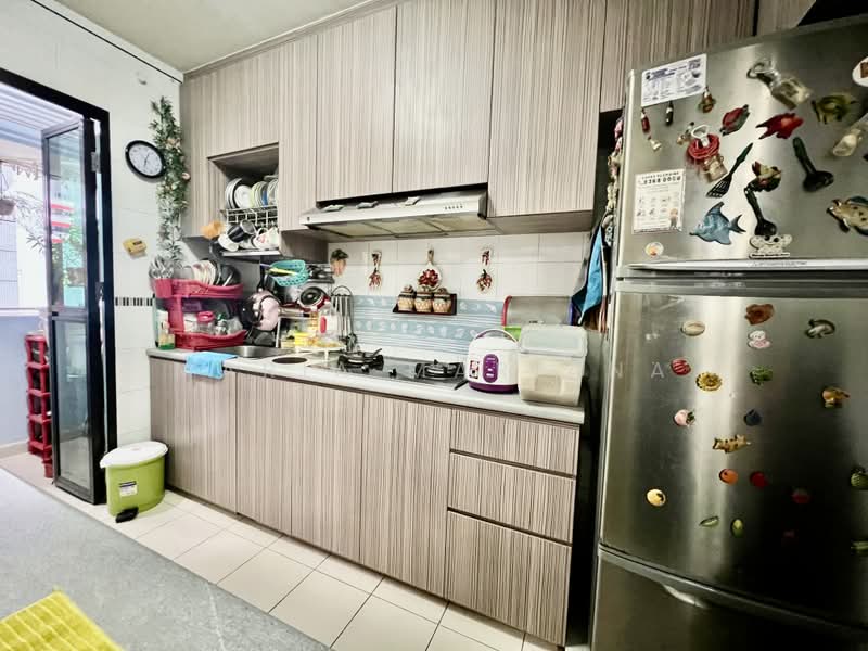 371 Jurong East Street 32, 371 Jurong East Street 32, 2 Bedrooms, 731 sqft, HDB Flat For Sale, by Maria Mariana, 500169655 - Kitchen - PropertyGuru.com.sg