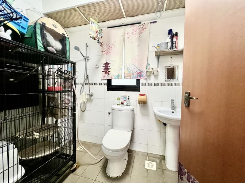 371 Jurong East Street 32, 371 Jurong East Street 32, 2 Bedrooms, 731 sqft, HDB Flat For Sale, by Maria Mariana, 500169655 - Bathroom - PropertyGuru.com.sg