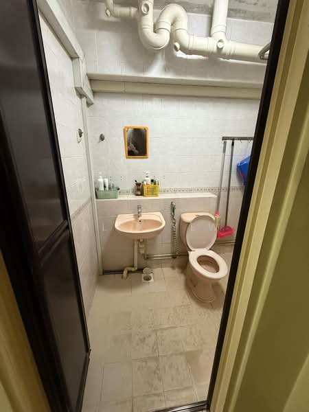 658A Jurong West Street 65, 658A Jurong West Street 65, 3 Bedrooms, 1,193 sqft, HDB Flat For Sale, by Alex Yew, 500169671 - Bathroom - PropertyGuru.com.sg