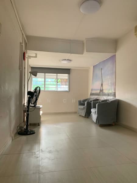 728 Ang Mo Kio Avenue 6, 728 Ang Mo Kio Avenue 6, 2 Bedrooms, 730 sqft, HDB Flat For Rent, by Lean Cheong, 500169673 - Living Room - PropertyGuru.com.sg
