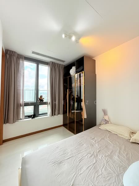 Concourse Skyline, 300 Beach Road, 2 Bedrooms, 1,173 sqft, Condominium For Sale, by Esther Zou, 500169700 - Bedroom - PropertyGuru.com.sg