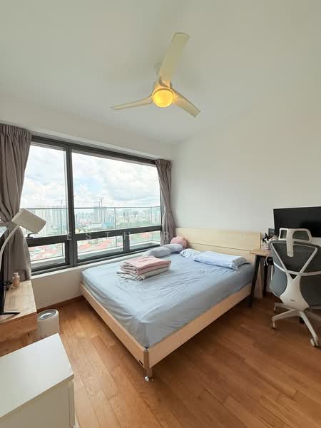 Concourse Skyline, 300 Beach Road, 2 Bedrooms, 1,173 sqft, Condominium For Sale, by Esther Zou, 500169700 - Bedroom - PropertyGuru.com.sg