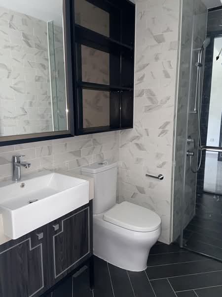 Mayfair Gardens, 16 Rifle Range Road, 2 Bedrooms, 797 sqft, Condominium For Sale, by Lee Poh Poh, 500169709 - Bathroom - PropertyGuru.com.sg