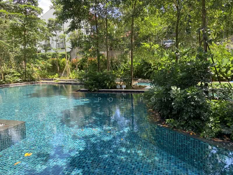 Mayfair Gardens, 16 Rifle Range Road, 2 Bedrooms, 797 sqft, Condominium For Sale, by Lee Poh Poh, 500169709 - Pool - PropertyGuru.com.sg