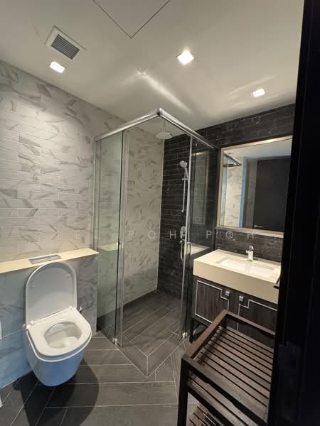 Mayfair Gardens, 16 Rifle Range Road, 2 Bedrooms, 797 sqft, Condominium For Sale, by Lee Poh Poh, 500169709 - Bathroom - PropertyGuru.com.sg