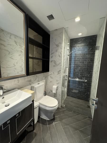 Mayfair Gardens, 16 Rifle Range Road, 2 Bedrooms, 797 sqft, Condominium For Sale, by Lee Poh Poh, 500169709 - Bathroom - PropertyGuru.com.sg