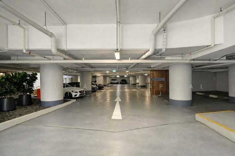 TWIN VEW, Buona Vista / West Coast / Clementi New Town, 1,109 sqft, Shop / Shophouse For Sale, by MJ ZHUO, 500169717 - Car Park - CommercialGuru.com.sg