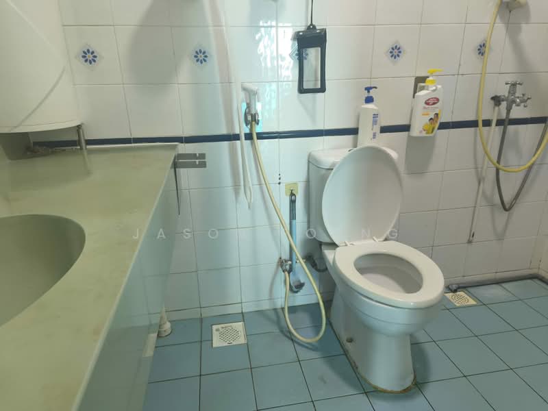 467 Admiralty Drive, 467 Admiralty Drive, 3 Bedrooms, 1,097 sqft, HDB Flat For Sale, by Jason Foong, 500169718 - Bathroom - PropertyGuru.com.sg