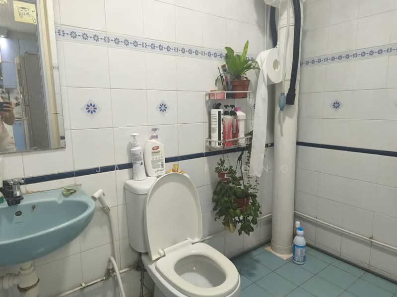 467 Admiralty Drive, 467 Admiralty Drive, 3 Bedrooms, 1,097 sqft, HDB Flat For Sale, by Jason Foong, 500169718 - Bathroom - PropertyGuru.com.sg