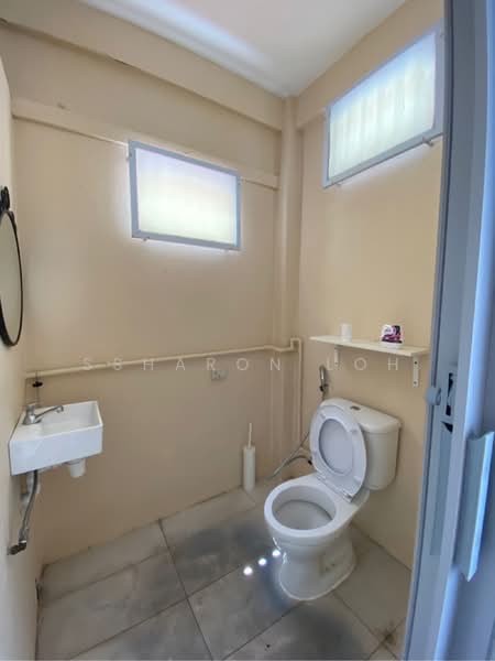 Burnfoot Terrace, Burnfoot Terrace, 1,668 sqft, Shop / Shophouse For Rent, by Ssharon Loh, 500169724 - Bathroom - CommercialGuru.com.sg