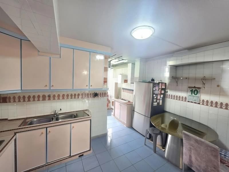542 Hougang Avenue 8, 542 Hougang Avenue 8, 3 Bedrooms, 1,173 sqft, HDB Flat For Sale, by Ken Tan, 500169729 - Kitchen - PropertyGuru.com.sg
