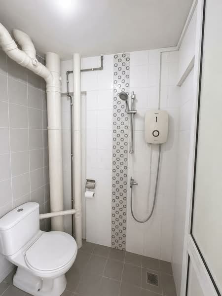 277 Yishun Street 22, 277 Yishun Street 22, 3 Bedrooms, 1,572 sqft, HDB Flat For Sale, by Jose Loh Zhenhao, 500169730 - Bathroom - PropertyGuru.com.sg