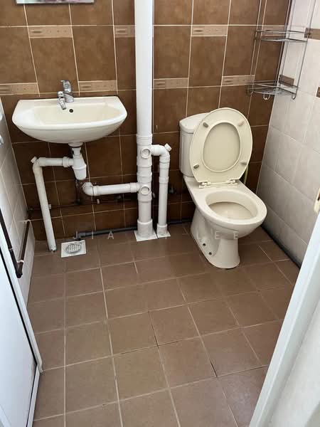 108 Woodlands Street 13, 108 Woodlands Street 13, Room Rental, 200 sqft, HDB Flat For Rent, by Jia Qi Lee, 500169733 - Bathroom - PropertyGuru.com.sg