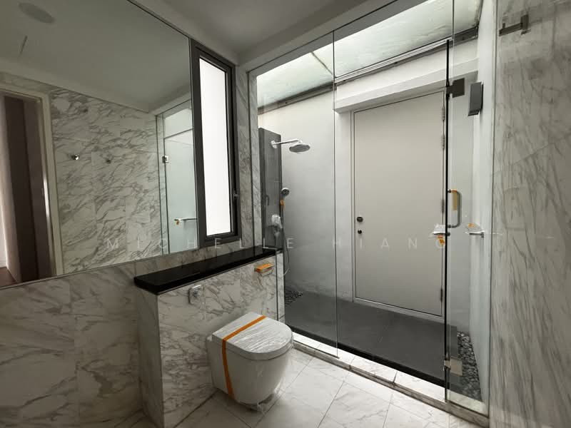 The Abode at Devonshire, 9 Devonshire Road, 3 Bedrooms, 2,723 sqft, Condominium For Sale, by Michelle Hiang, 500169777 - Bathroom - PropertyGuru.com.sg