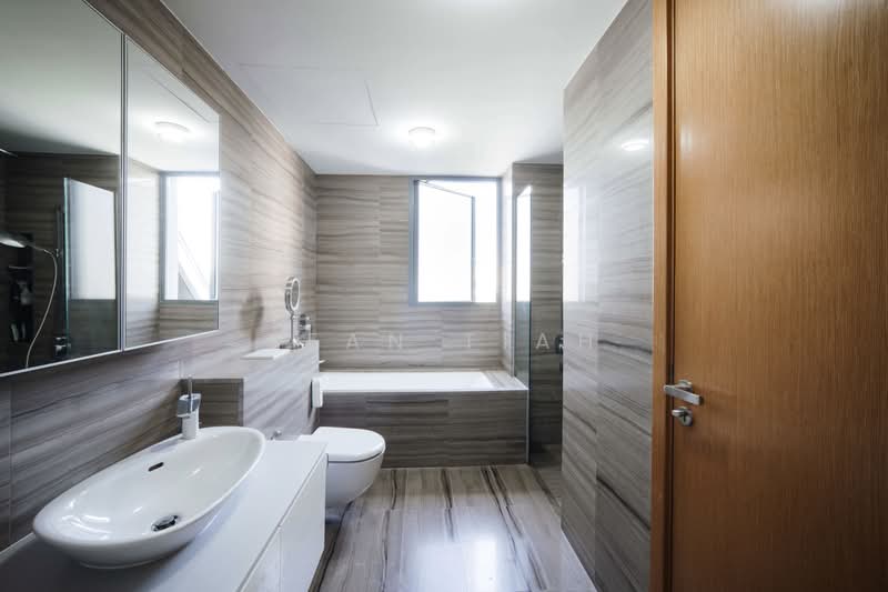 Mon Jervois, 45 Jervois Road, 3 Bedrooms, 1,475 sqft, Condominium For Sale, by Sean Tiah, 500169795 - Bathroom - PropertyGuru.com.sg