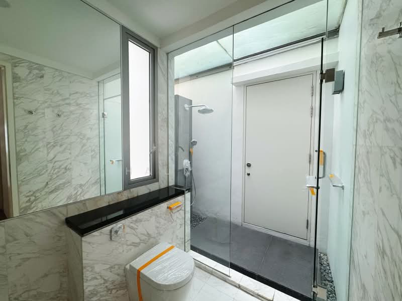 The Abode at Devonshire, 9 Devonshire Road, 3 Bedrooms, 2,723 sqft, Condominium For Sale, by Shaun Tham, 500169827 - Bathroom - PropertyGuru.com.sg