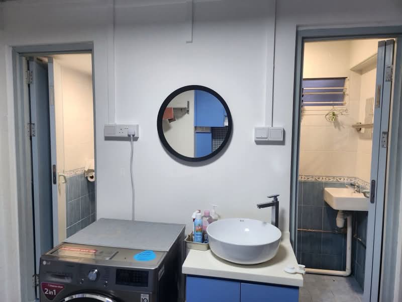 4 Holland Close, 4 Holland Close, 2 Bedrooms, 700 sqft, HDB Flat For Rent, by Rick Neoh, 500169829 - Bathroom - PropertyGuru.com.sg