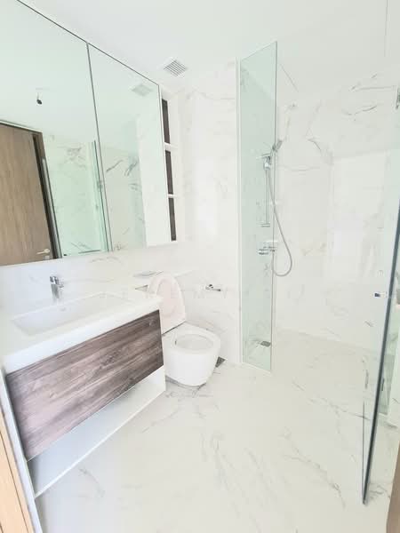 Parc Botannia, 18 Fernvale Street, 1 Bedroom, 421 sqft, Condominium For Rent, by Jeremy Li, 500169831 - Bathroom - PropertyGuru.com.sg