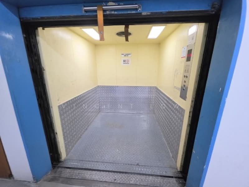 Warehouse beside Bedok MRT and Bedok Mall, , 15,000 sqft, Warehouse For Rent, by Vincent Low, 500169832 - CommercialGuru.com.sg
