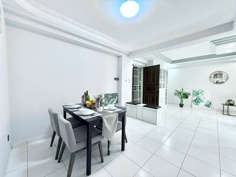 681 Choa Chu Kang Crescent, 681 Choa Chu Kang Crescent, 3 Bedrooms, 1,109 sqft, HDB Flat For Sale, by Rayne Chua 蔡美慧, 500169837 - Dining Room - PropertyGuru.com.sg
