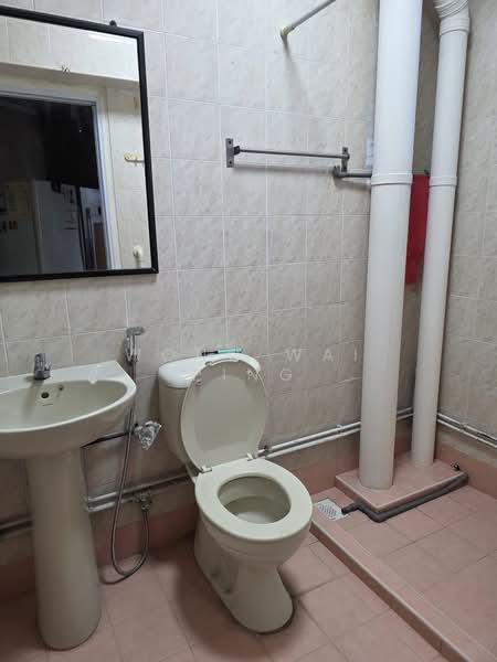 669D Jurong West Street 64, 669D Jurong West Street 64, Room Rental, 250 sqft, HDB Flat For Rent, by Wong Wai Ping, 500169852 - Bathroom - PropertyGuru.com.sg
