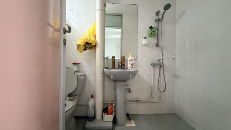 113 Teck Whye Lane, 113 Teck Whye Lane, 3 Bedrooms, 1,119 sqft, HDB Flat For Sale, by Mick Ho, 500169862 - Bathroom - PropertyGuru.com.sg