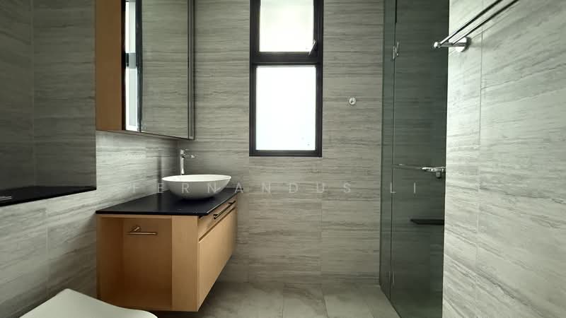 Belgravia Ace, 100 Belgravia Drive, 5 Bedrooms, 4,058 sqft, Semi-Detached House For Rent, by Fernandus Li, 500169863 - Bathroom - PropertyGuru.com.sg