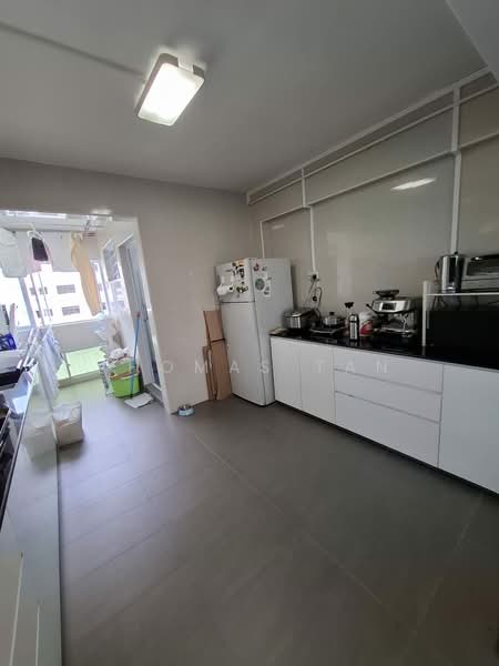 895B Woodlands Drive 50, 895B Woodlands Drive 50, 2 Bedrooms, 1,066 sqft, HDB Flat For Sale, by Thomas Tan, 500169864 - Kitchen - PropertyGuru.com.sg