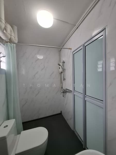895B Woodlands Drive 50, 895B Woodlands Drive 50, 2 Bedrooms, 1,066 sqft, HDB Flat For Sale, by Thomas Tan, 500169864 - Bathroom - PropertyGuru.com.sg