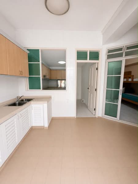 Seletar Terrace, Seletar Terrace, Seletar / Yio Chu Kang, 4 Bedrooms, 2,400 sqft, Terraced House For Sale, by Candy ZiQi 紫绮, 500169868 - Kitchen - PropertyGuru.com.sg