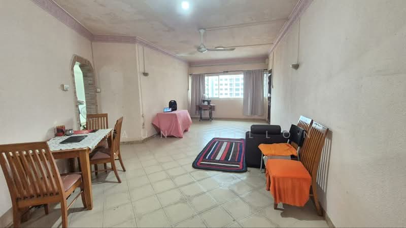 137 Lorong Ah Soo, 137 Lorong Ah Soo, 3 Bedrooms, 1,141 sqft, HDB Flat For Sale, by Shaun Dhillon, 500169878 - Living Room - PropertyGuru.com.sg