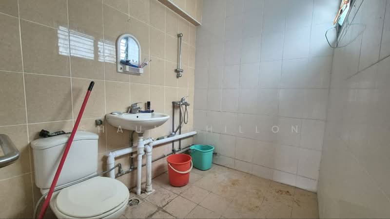 137 Lorong Ah Soo, 137 Lorong Ah Soo, 3 Bedrooms, 1,141 sqft, HDB Flat For Sale, by Shaun Dhillon, 500169878 - Master Bath - PropertyGuru.com.sg