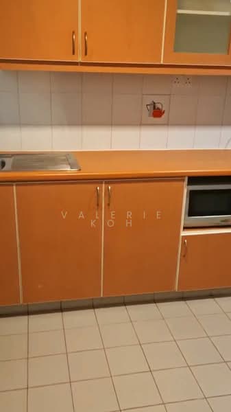 Central Green, 3 Jalan Membina, 2 Bedrooms, 947 sqft, Condominium For Rent, by Valerie Koh, 500169901 - Kitchen - PropertyGuru.com.sg