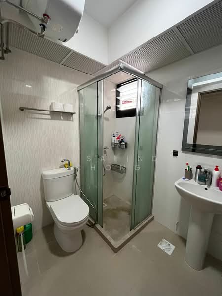 998B Buangkok Crescent, 998B Buangkok Crescent, Room Rental, 200 sqft, HDB Flat For Rent, by Rosalind Chong, 500169914 - Bathroom - PropertyGuru.com.sg