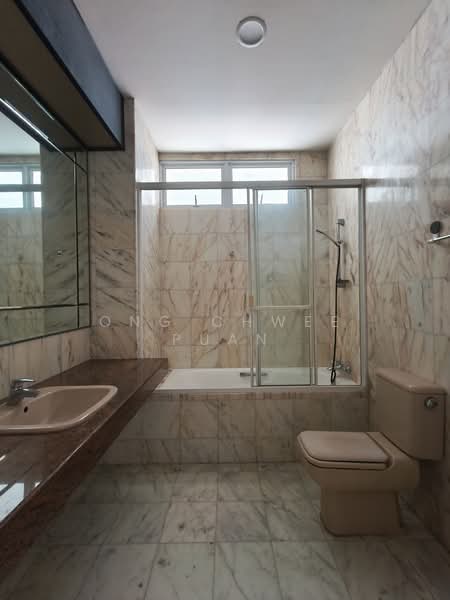 Sennett Estate, Willow Avenue, 5 Bedrooms, 11,200 sqft, Semi-Detached House For Sale, by Ong Chwee Puan, 500169921 - Bathroom - PropertyGuru.com.sg