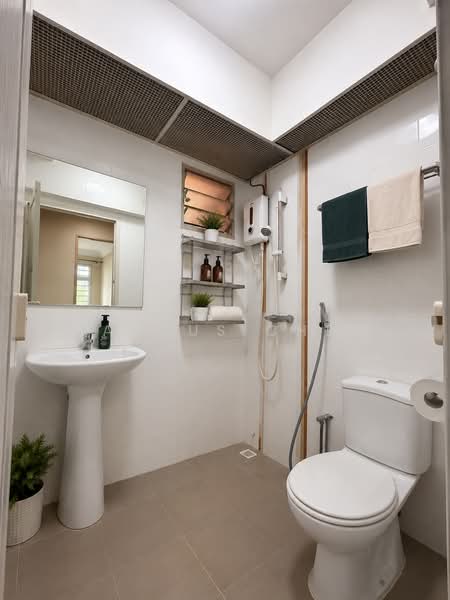 470A Upper Serangoon Crescent, 470A Upper Serangoon Crescent, 3 Bedrooms, 1,001 sqft, HDB Flat For Rent, by Marcus Chew, 500169960 - Bathroom - PropertyGuru.com.sg