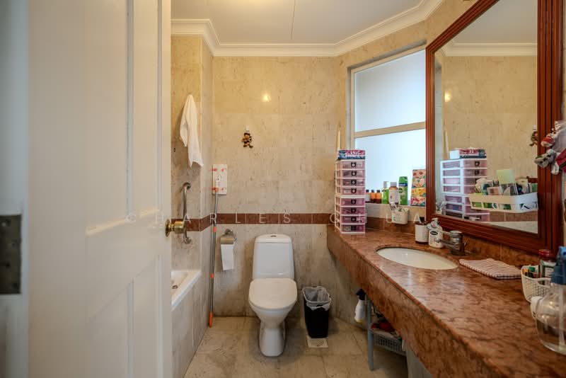 Huge Spacious 3 Storey Terrace @ Springside Drive Near Main Road & Springleaf MRT, Sembawang Road / Upper Thomson Road / Springside Drive, 4 Bedrooms, 3,200 sqft, Terraced House For Sale, by Charles Chua, 500169971 - Bathroom - PropertyGuru.com.sg
