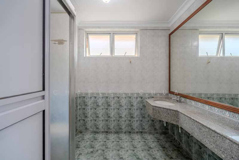 Huge Spacious 3 Storey Terrace @ Springside Drive Near Main Road & Springleaf MRT, Sembawang Road / Upper Thomson Road / Springside Drive, 4 Bedrooms, 3,200 sqft, Terraced House For Sale, by Charles Chua, 500169971 - Bathroom - PropertyGuru.com.sg