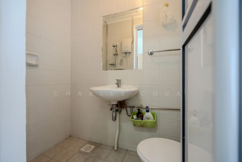 Huge Spacious 3 Storey Terrace @ Springside Drive Near Main Road & Springleaf MRT, Sembawang Road / Upper Thomson Road / Springside Drive, 4 Bedrooms, 3,200 sqft, Terraced House For Sale, by Charles Chua, 500169971 - Bathroom - PropertyGuru.com.sg