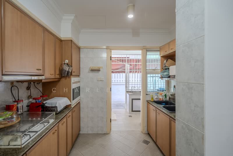 Huge Spacious 3 Storey Terrace @ Springside Drive Near Main Road & Springleaf MRT, Sembawang Road / Upper Thomson Road / Springside Drive, 4 Bedrooms, 3,200 sqft, Terraced House For Sale, by Charles Chua, 500169971 - Kitchen - PropertyGuru.com.sg