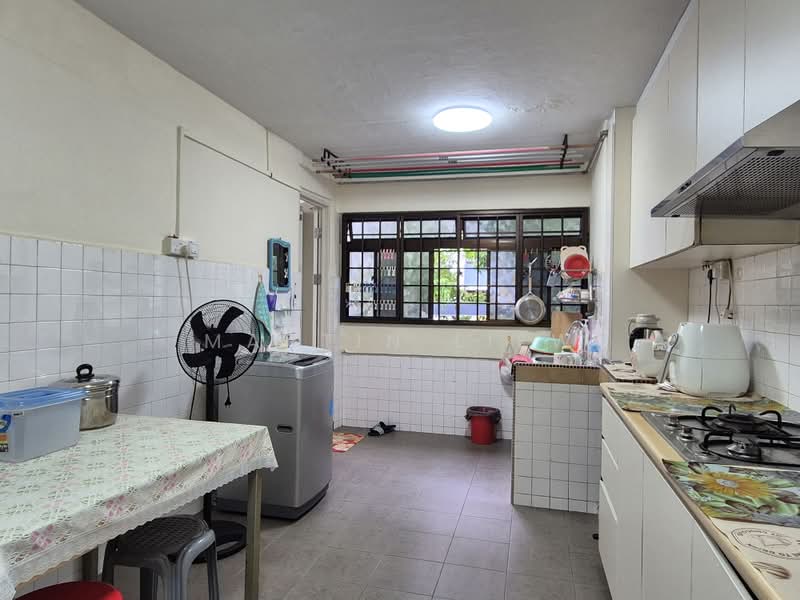 238 Bukit Batok East Avenue 5, 238 Bukit Batok East Avenue 5, 2 Bedrooms, 721 sqft, HDB Flat For Sale, by Martin Liew, 500169976 - Kitchen - PropertyGuru.com.sg