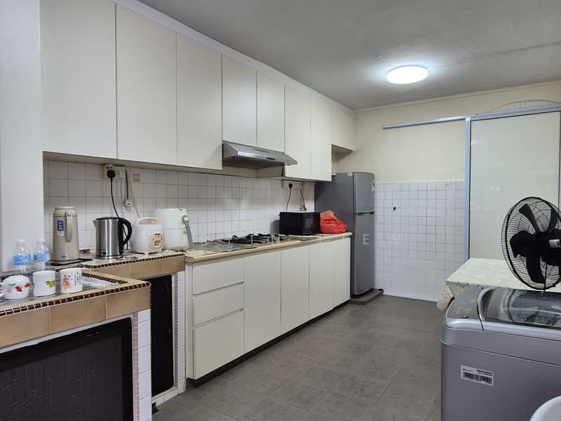 238 Bukit Batok East Avenue 5, 238 Bukit Batok East Avenue 5, 2 Bedrooms, 721 sqft, HDB Flat For Sale, by Martin Liew, 500169976 - Kitchen - PropertyGuru.com.sg