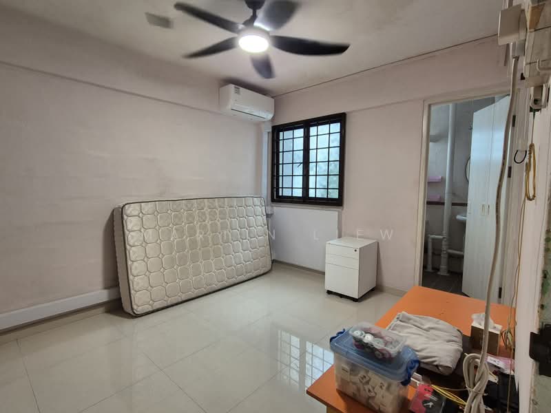 238 Bukit Batok East Avenue 5, 238 Bukit Batok East Avenue 5, 2 Bedrooms, 721 sqft, HDB Flat For Sale, by Martin Liew, 500169976 - Bedroom - PropertyGuru.com.sg