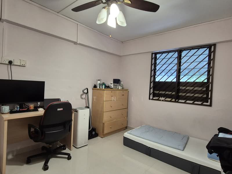 238 Bukit Batok East Avenue 5, 238 Bukit Batok East Avenue 5, 2 Bedrooms, 721 sqft, HDB Flat For Sale, by Martin Liew, 500169976 - Bedroom - PropertyGuru.com.sg